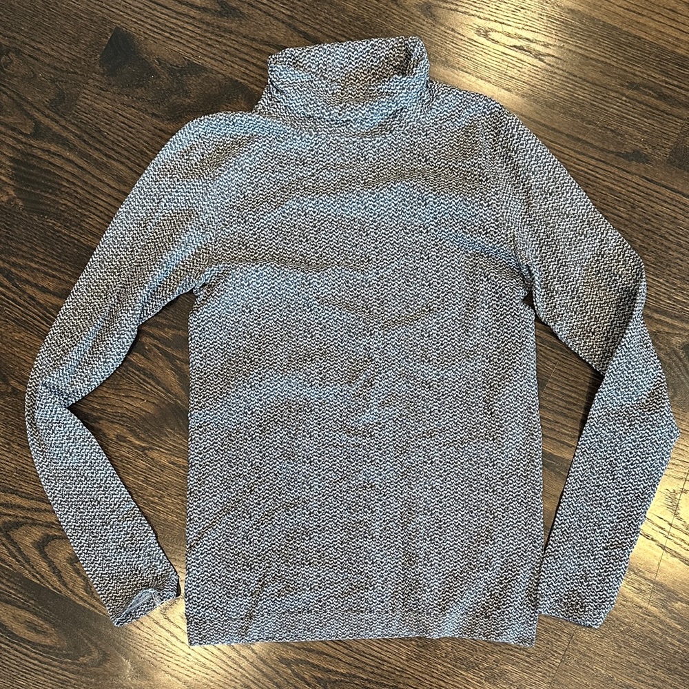 Athleta Blue and White Patterned Turtleneck Top